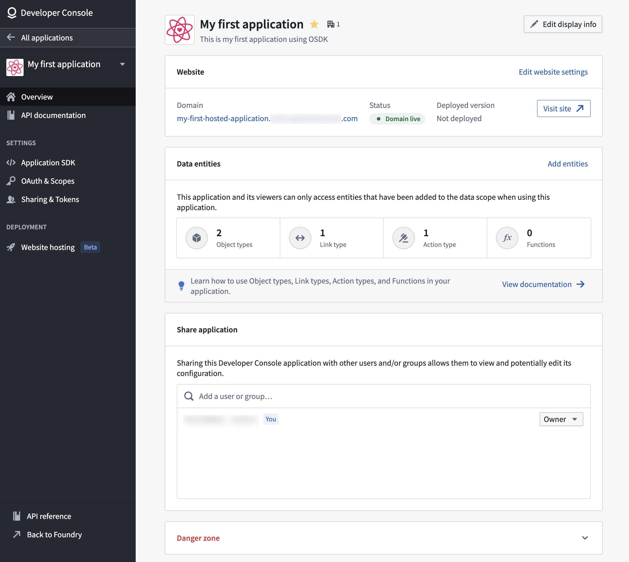 The application overview page displays resource counts and sharing options.